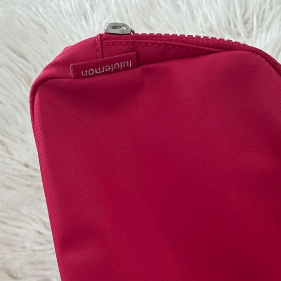 lululemon athletica Belt Bag in Vibrant Pink NWT - Picture 4 of 9